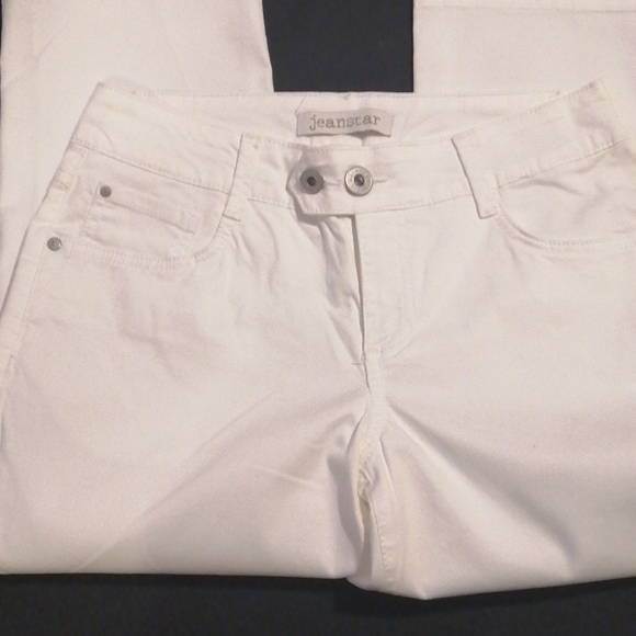 NWOT, jeanstar ladies white capris, size..4 - Picture 4 of 10